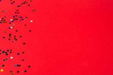 kırmızı bir arka plan üzerinde yıldız. 