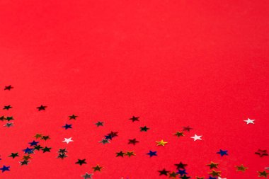 kırmızı bir arka plan üzerinde yıldız. 