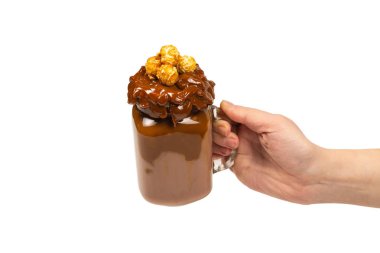 Krem şantili çikolatalı milkshake, kurabiye, waffle, servis