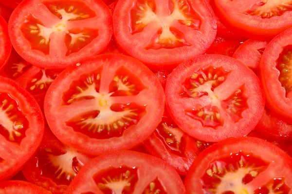 Tomatenhintergrund in Scheiben geschnitten. Ansicht von oben. — Stockfoto