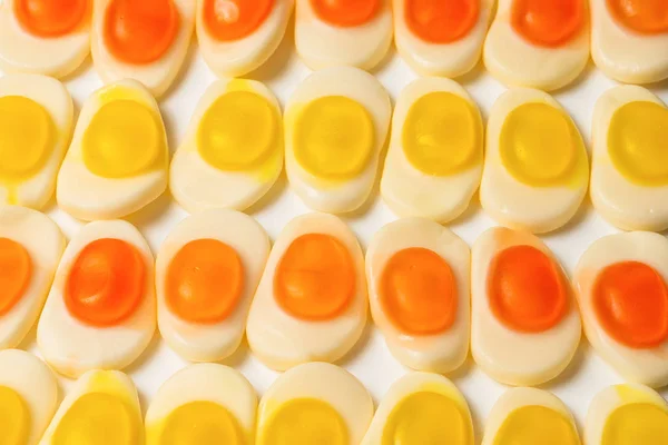 Huevos dulces de goma. Vista superior. Dulces de jalea . —  Fotos de Stock