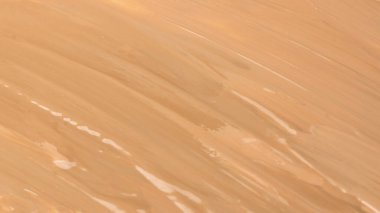 Sıvı temel dokusu. Kadınların gönlünü al.. 