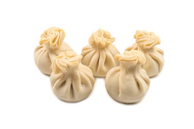 Beyaz arka planda Khinkali. Üst görünüm. 