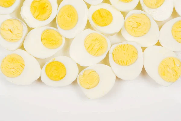 Half Gekookte Eieren Achtergrond Bovenaanzicht — Stockfoto
