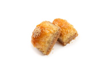 Beyaz arka planda izole edilmiş enfes tatlı baklava. Üst görünüm.