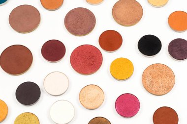 Çok renkli yuvarlak göz farı beyaza izole edilmiş. Üst görünüm. 