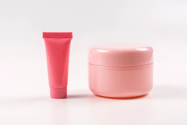 粉色塑料瓶用于卫生用品 化妆品 卫生用品的白色底色 复制空间 — 图库照片