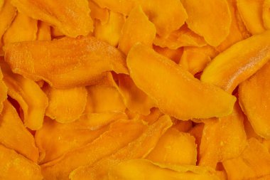 Tatlı mango dilimleri arka planda. Üst görünüm. 