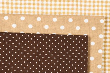 Bej, beyaz ve kahverengi pamuk karışımı. Üst görünüm.