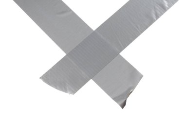 Beyaz arka planda izole edilmiş gümüş koli bandı parçaları. Üst görünüm.