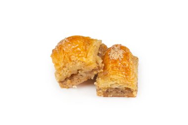 Beyaz arka planda izole edilmiş enfes tatlı baklava. Üst görünüm.