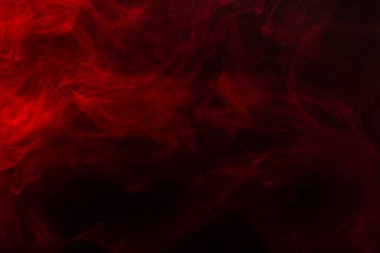 Siyah arka planda kırmızı buhar. Boşluğu kopyala.