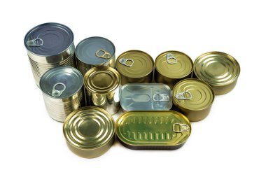 Beyaz arka planda izole edilmiş teneke kutuların karışımı. Boşluğu kopyala.