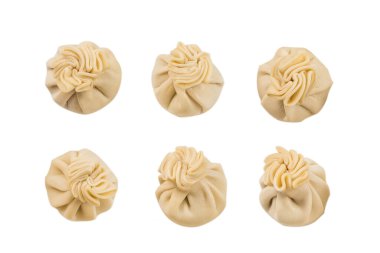 Beyaz arka planda Khinkali. Üst görünüm. 