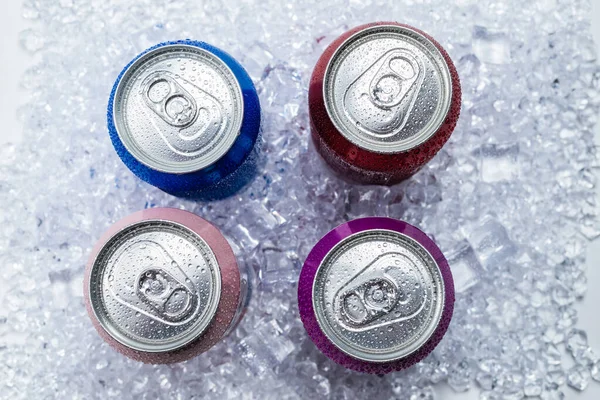 Groep Aluminium Blikjes Ijs Koude Drank Bovenaanzicht — Stockfoto