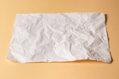 Buruşmuş beyaz kağıt arka plan. Üst görünüm. 