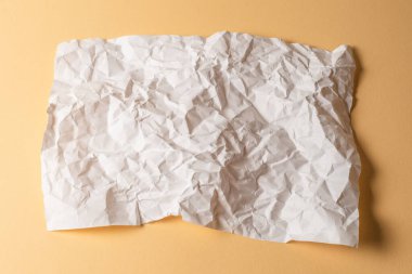 Buruşmuş beyaz kağıt arka plan. Üst görünüm. 