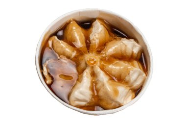 Beyaz arka planda izole edilmiş lezzetli dondurma.. 