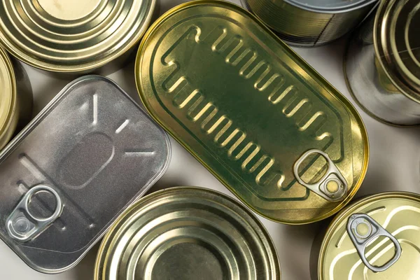 Mezcla Latas Aisladas Sobre Fondo Blanco Copiar Espacio — Foto de Stock