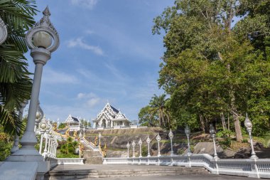 WAT Kaeo Ko Wararam Krabi il, Tayland için ünlü bir tapınaktır. Bu güzel bir Budist tapınağı. Krabi Merkezi şehirde. Sanatsal resim. Güzellik dünya.
