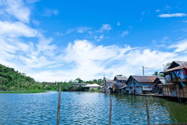 Boracay, Filipinler su ahşap evler
