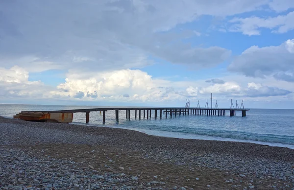Pontoon bridge to the sea — Zdjęcie stockowe