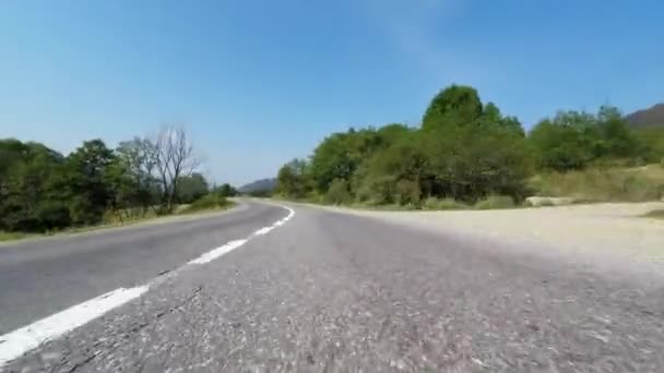 Вождение сельской дороги — стоковое видео