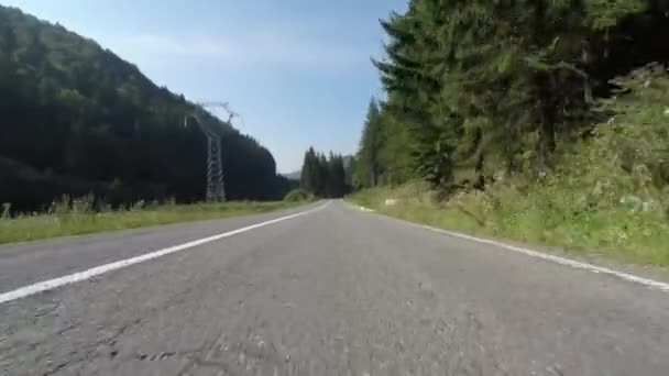 Az autó gyorshajtás elülső kamera — Stock videók