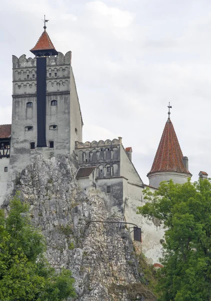 Κάστρο του Κόμη Δράκουλα, χτισμένο πάνω σε βράχο — Φωτογραφία Αρχείου