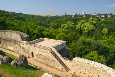 Suceava yakınındaki antik kale kalıntıları