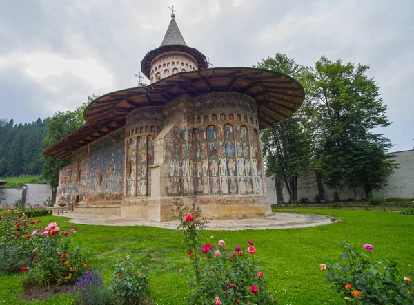 Monastère Voronet église peinte en Moldavie — Photo