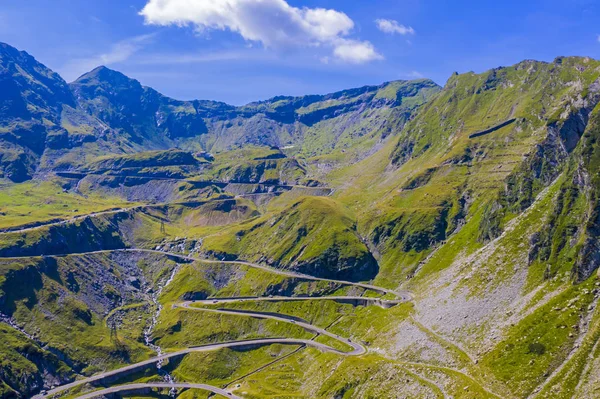 Kletterstraße in den Bergen — Stockfoto