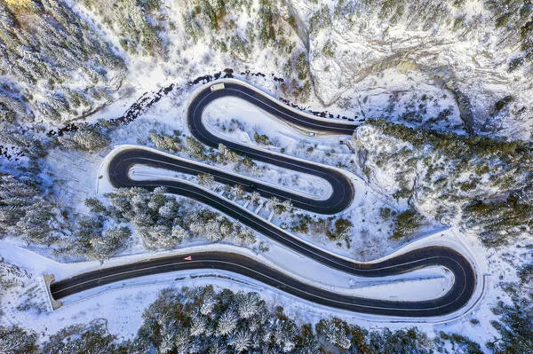 Bergweg tunnel ingang — Stockfoto