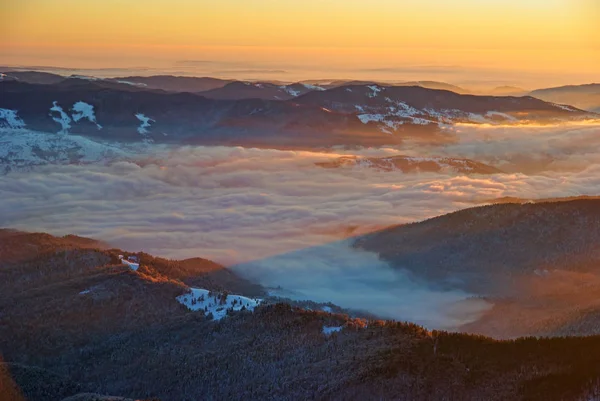 Lever du soleil du sommet en hiver — Photo