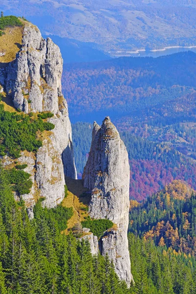 Jesienne skały górskie — Zdjęcie stockowe