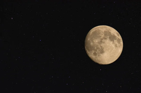 Natthimlen och fullmåne — Stockfoto