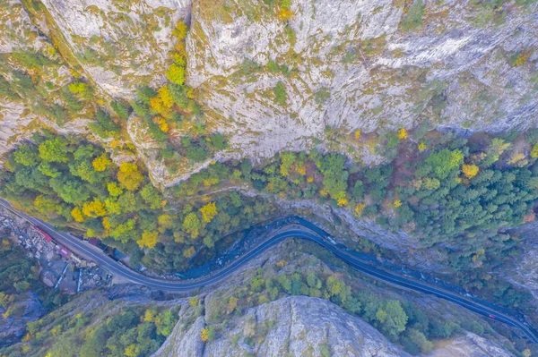 Narrow mountain gorges seen from above — Stock Photo, Image