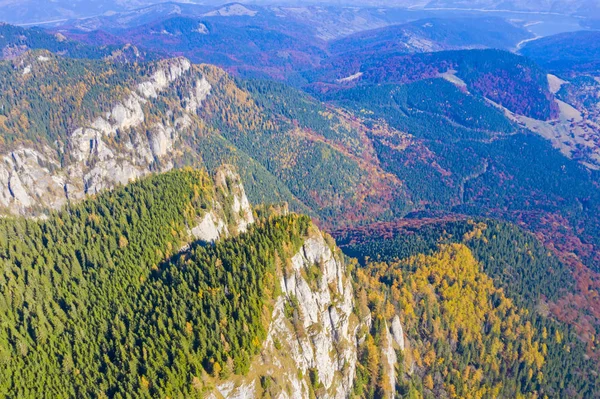 Sonbahar dağının havadan görünüşü — Stok fotoğraf