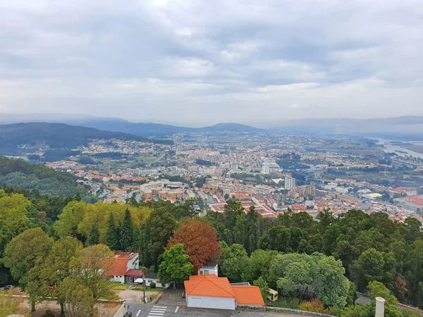 Panorama utsikt över portugisiska staden från kullen — Stockfoto