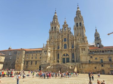 SANTIAGO DE COMPOSTELA, İSPAN - 15 Eylül 2019: İspanya 'daki atölyenin tarihi meydanı, çok sayıda hacının, Unesco Heritage' in bilinen tarihi simgesi