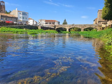 Padron, İspanya 'daki Ulla nehri üzerindeki taş köprü.