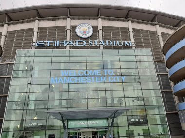 MANCHESTER, İngiltere - Şubat 03, 2020: Etihad Stadyumu Manchester City futbol takımı stadyumu