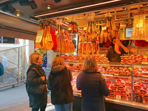 Barcelona Espanja Marraskuu 2019 Teurastamot Boqueria Markkinoilla Kuuluisa Elintarvikemarkkinoilla Espanjassa — kuvapankkivalokuva