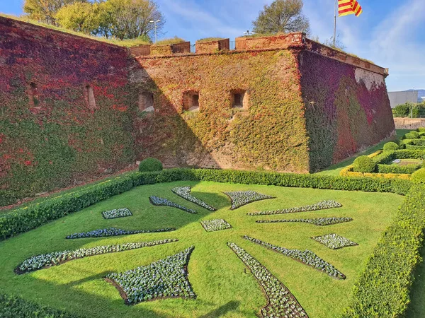 Green Yard Ancient Fortification Montjuic Castle Well Known Landmark Barcelona — Stock Photo, Image