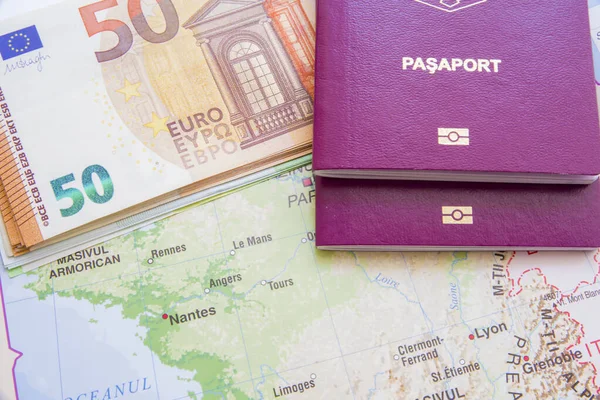 Banconote Euro Passaporti Biometrici Sulla Mappa — Foto Stock