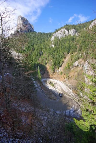 Zigzag Drogowego Późnej Jesieni Góry — Zdjęcie stockowe