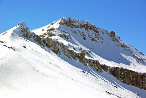 Rocky Top Met Sneeuw Een Prachtige Winterdag Roemeense Karpaten — Stockfoto