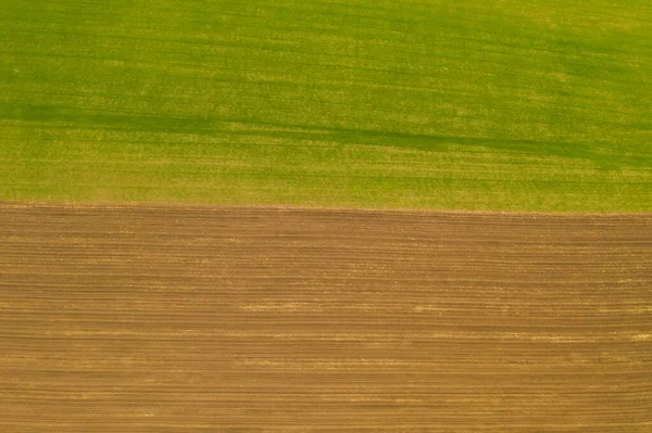 Fields Tekstury Góry Podczas Wiosny Pół Zieleni Pół Ziemi — Zdjęcie stockowe