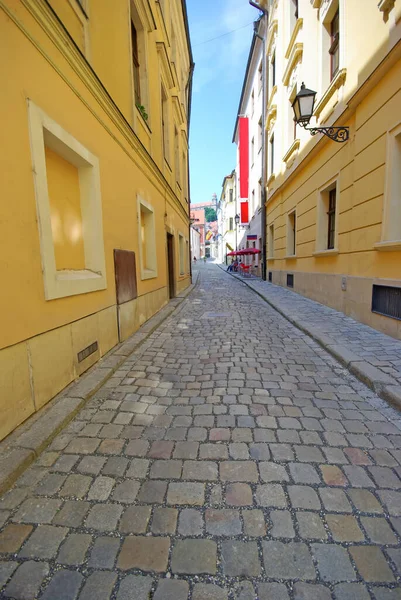 Paved Μικρό Δρόμο Στο Ιστορικό Κέντρο Της Μπρατισλάβας — Φωτογραφία Αρχείου
