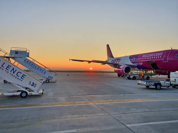 Iasi Romania September 2019 Prepairing Aircraft Flight Sunrise 免版税图库图片